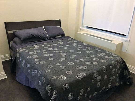 4th image of 20 E 42nd St APT 5
