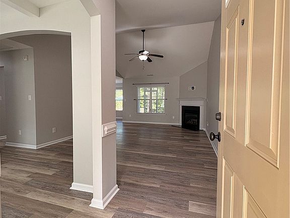 3rd image of 276 English Oak Dr