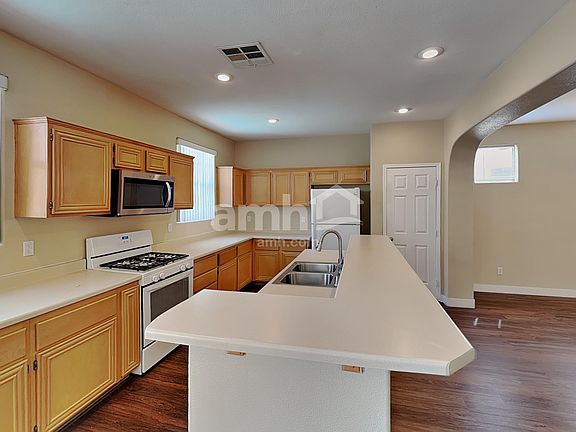 3rd image of 8060 Villa Trovas Ct