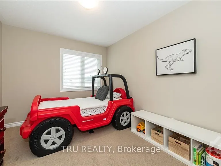 347 Ardmore St — Photo 22
