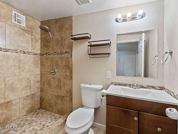 5th image of 1301 W Kleindale Rd