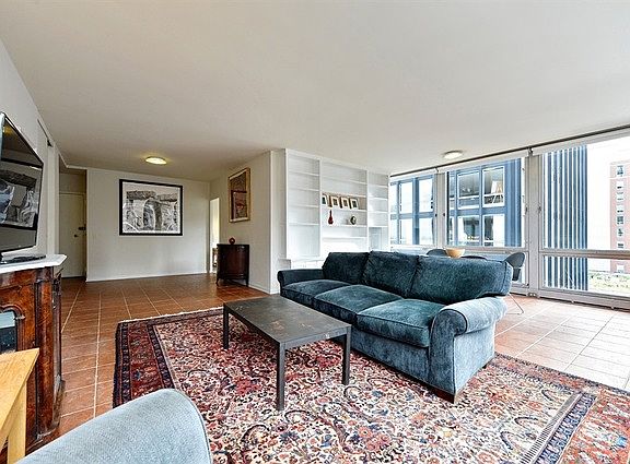 4th image of 880 N Lake Shore Dr APT 11-H