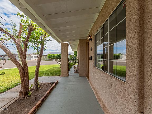 4th image of 933 E 25th Pl