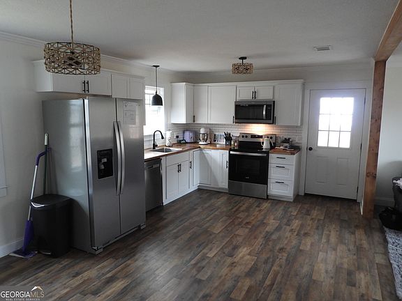 5th image of 121 Beaver Dr