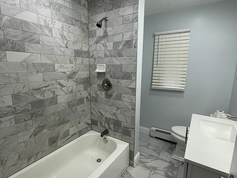 3 Laurel Rd W — Photo 1