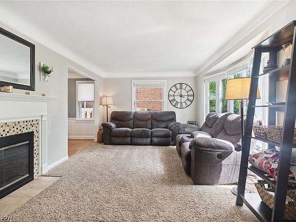 5th image of 1438 Henning Dr