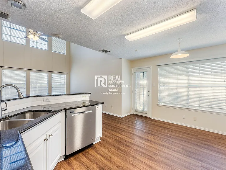 3929 Acorn Ln — Photo 17