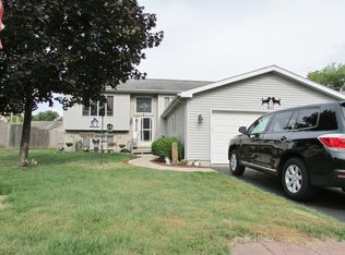 511 Monroe Ave, Fox Lake, IL 60020