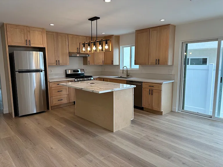 5434 Kester Ave — Photo 1