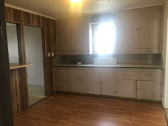 3rd image of 1106 W Cave Springs Ave