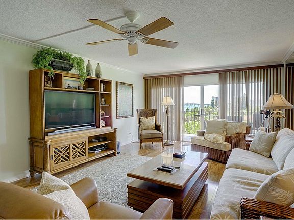 3rd image of 801 Lake Shore Dr APT 517