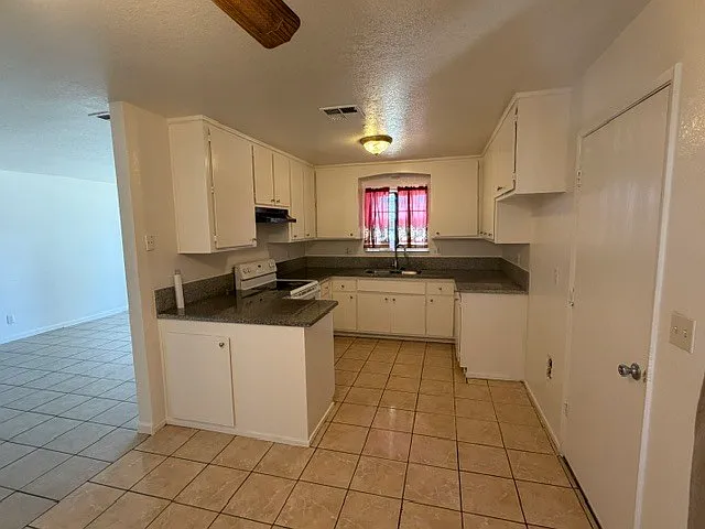 804 Niles Court - 1 — Photo 4
