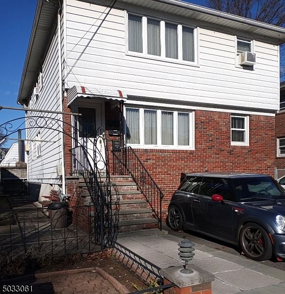 2nd image of 519 Yale Ave