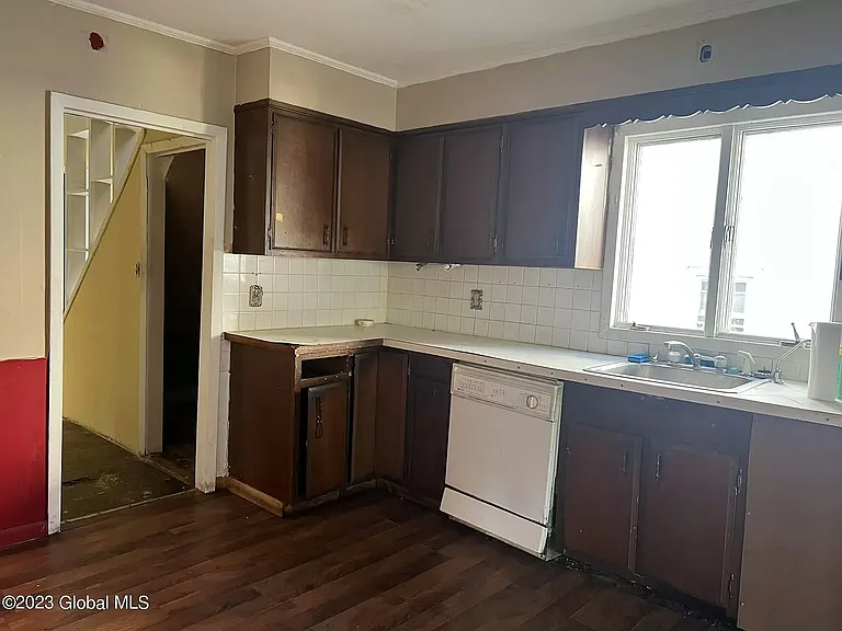 83 Prospect Ave — Photo 10