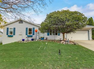 2327 Brookstone Ln, Waukesha, WI 53188