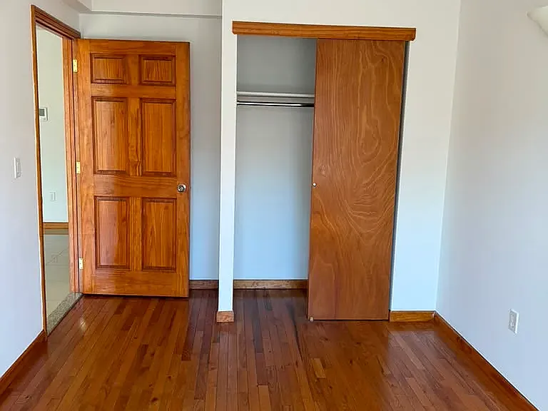 35-19 Leavitt St #4J — Photo 8