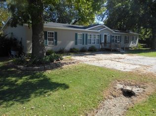 407 N 8th St, Altamont, IL 62411