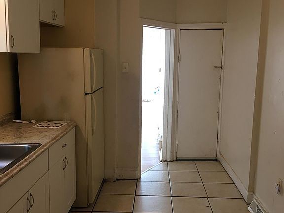 3rd image of 1215 Conrad St