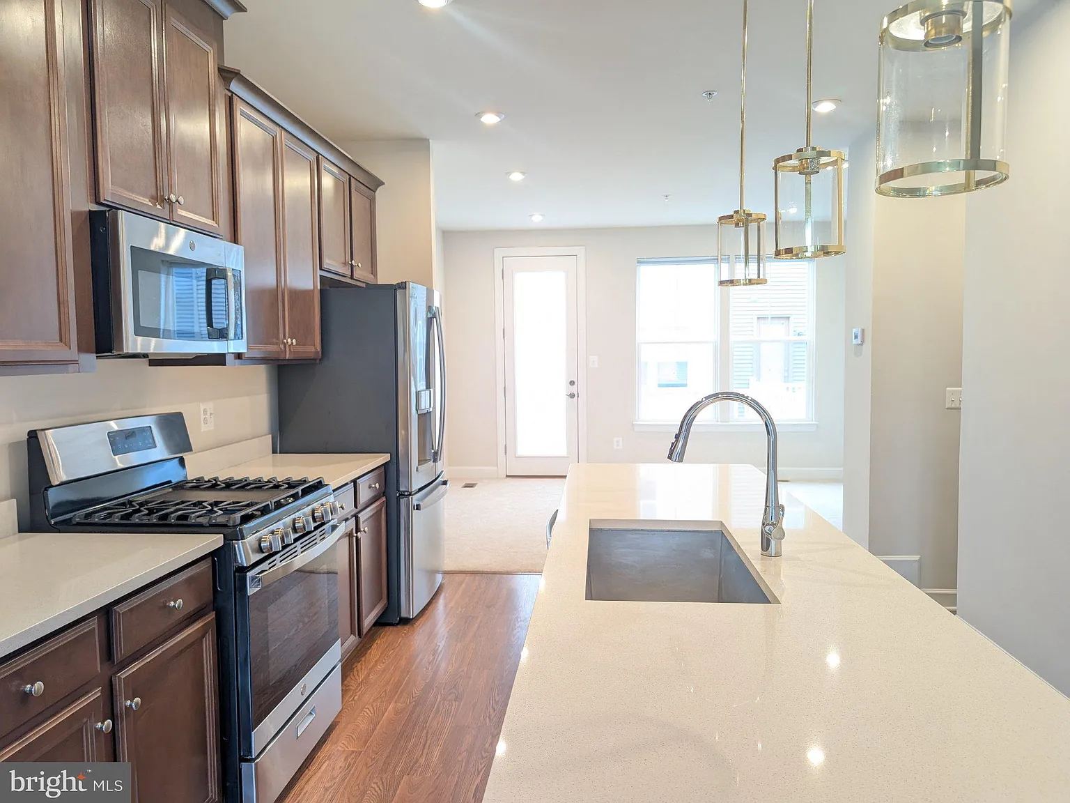 4 bed, 4.5 bath, 2056 sqft, $3,480 — Photo 2