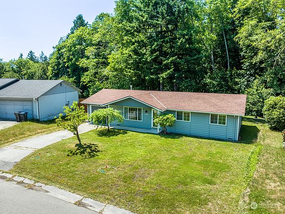2nd image of 7749 Buckthorn Drive NE