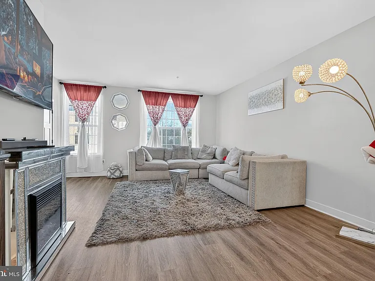 9599 Tall Oaks Rd — Photo 3