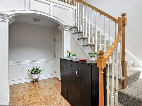 2nd image of 309 Hampton Way #309