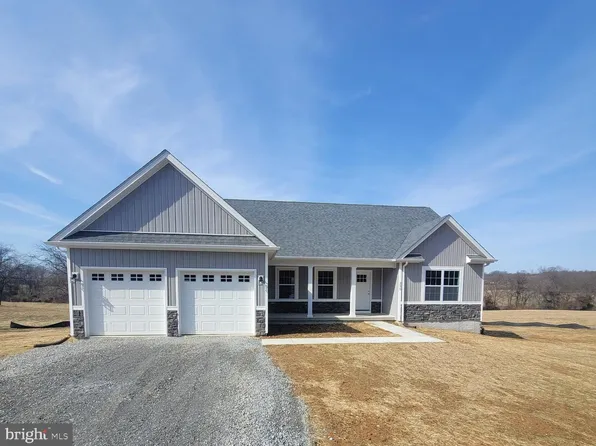 250 Fox Lair Ln, Summit Point, WV 25446