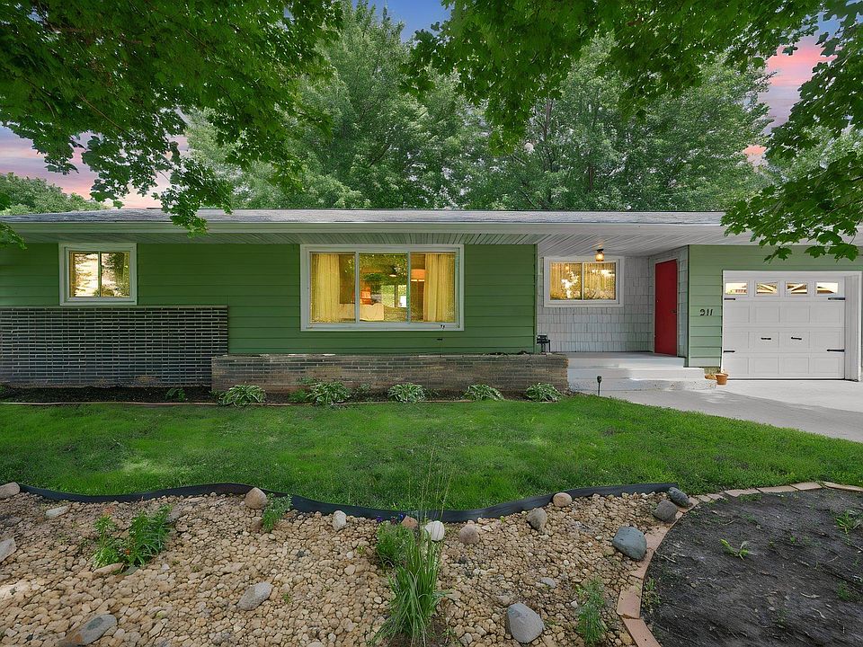 1st image of 211 Kelser St