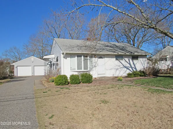 206 Dickinson Avenue, Toms River, NJ 08753