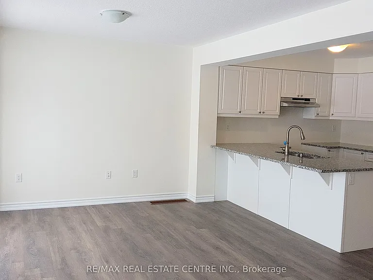 8 Watermill St — Photo 7