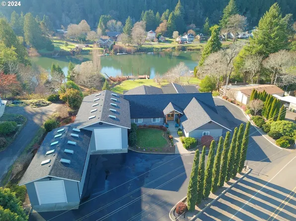 10895 E Mapleton Rd, Mapleton, OR 97453