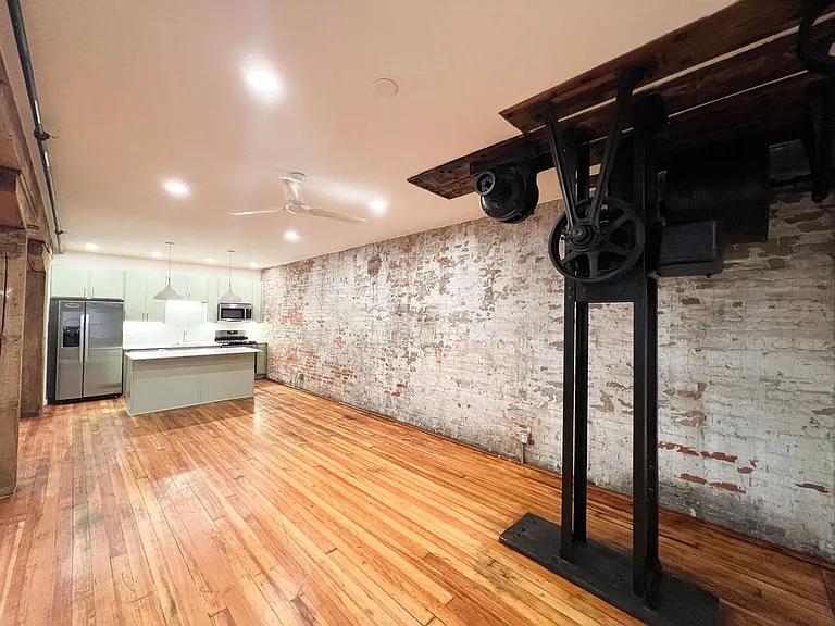 209 Woodward St — Photo 4