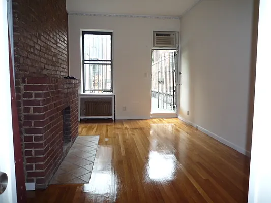 Rented by New Yorker Realty | media 7