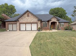 1063 Maryland Ct, Springfield, MO 65810
