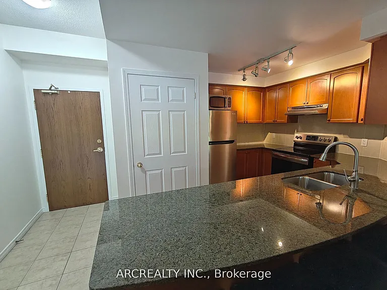 2 Maison Parc Ct #406 — Photo 7