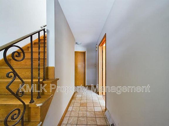3rd image of 1836 Cromwell Dr