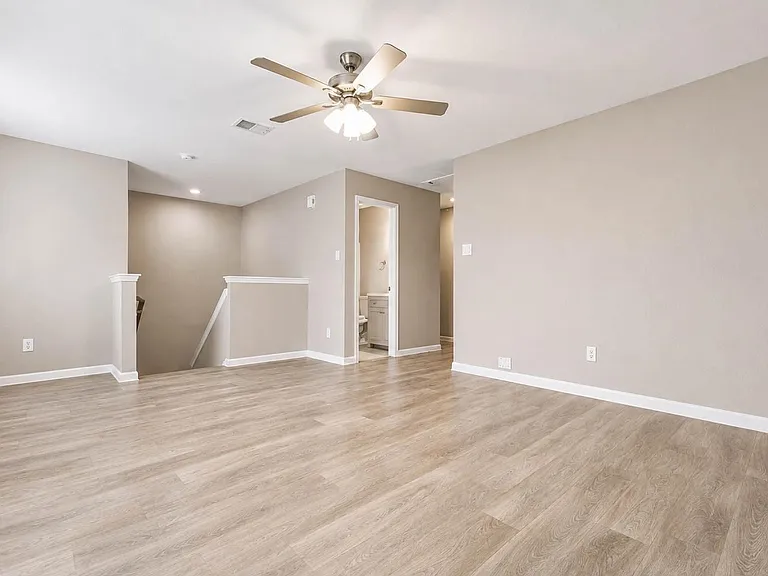 9506 Lasbury Dr — Photo 17