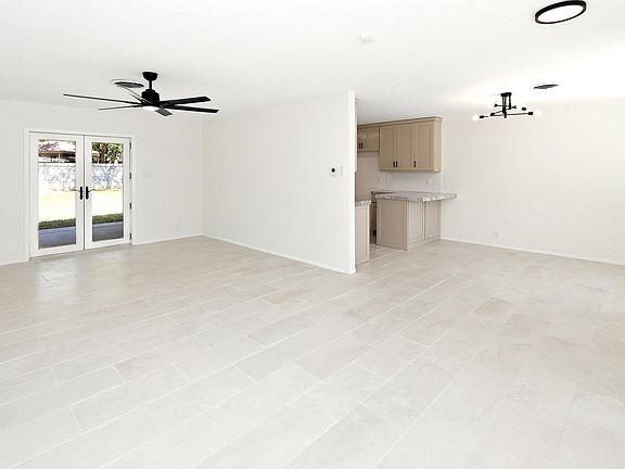 4th image of 704 Sesame Ln