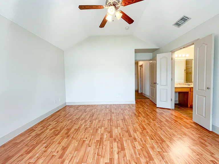 6000 Boxelder Trl — Photo 15