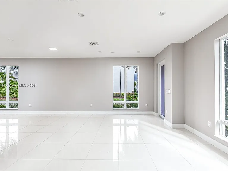 6320 NW 105th Pl — Photo 7