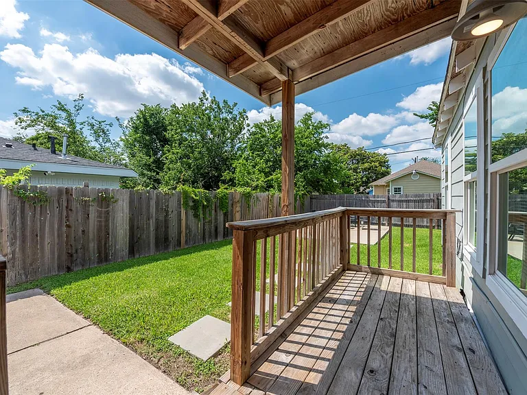 1121 Panama St — Photo 4