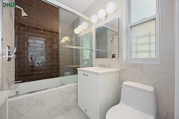 Bathroom, photo 1