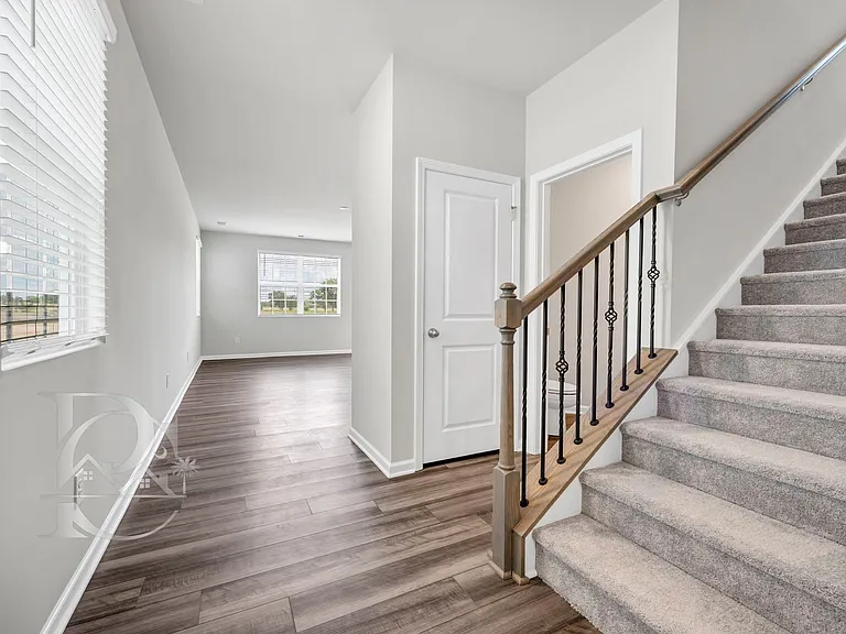 519 Marcus Way — Photo 4