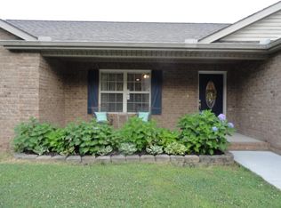834 Oak Hills Dr, Lenoir City, TN 37771