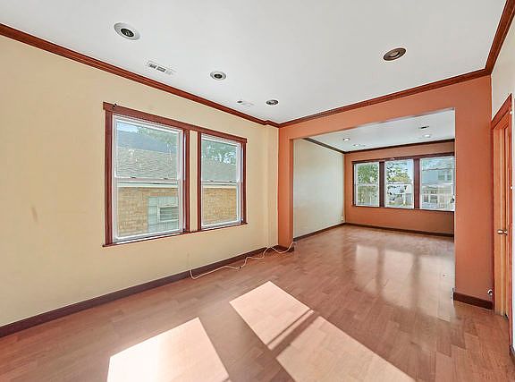 5th image of 5524 W Drummond Pl