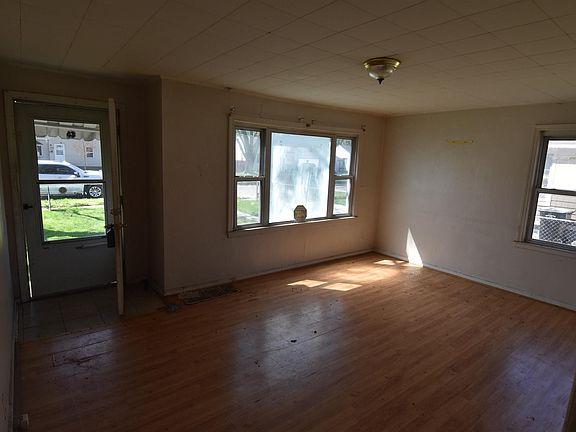 4th image of 716 S Illinois St
