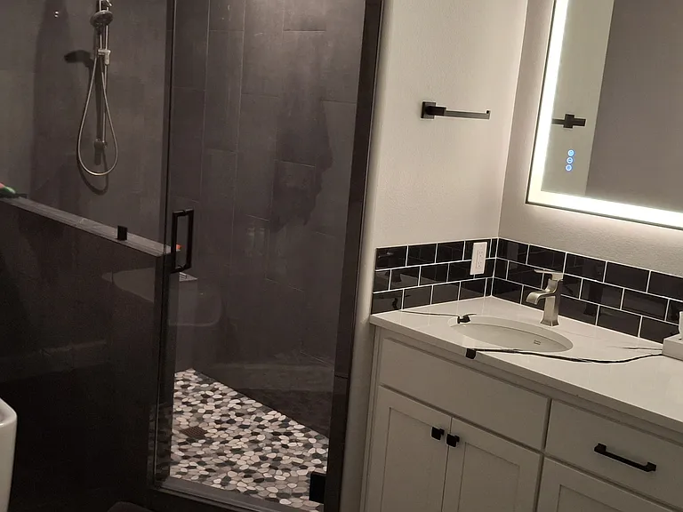 Master Bath with walk in shower and soaking tub.