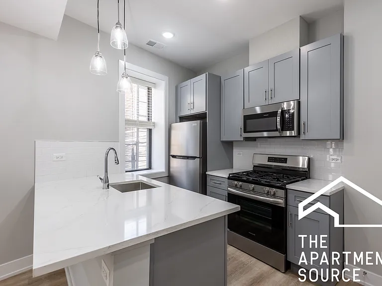 419 W Belden Ave #7 — Photo 1