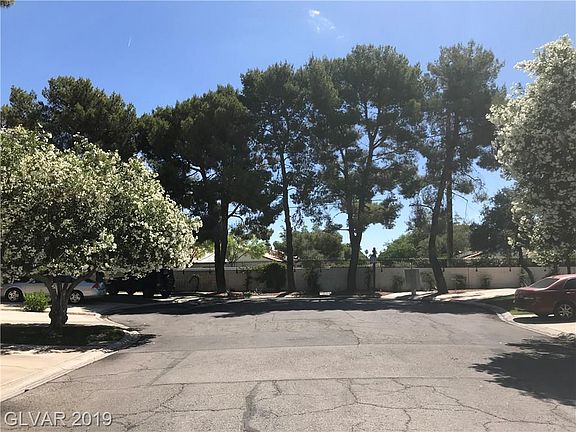 2nd image of 2582 Palmera Cir