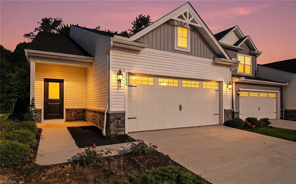 3 bed, 2.5 bath, 1645 sqft, $2,350 — Photo 1